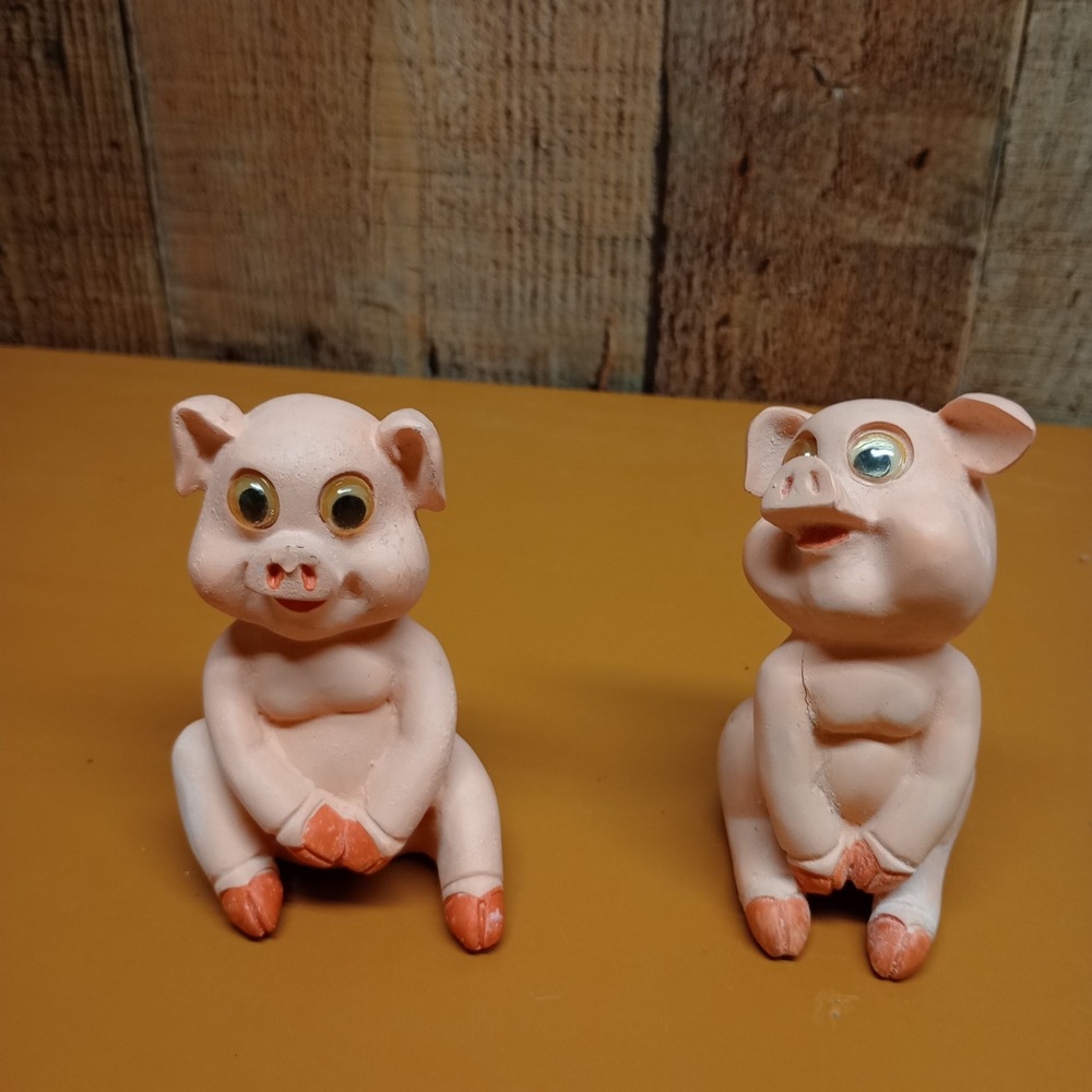 Vintage Ceramic Pig Figurines Googly Eyes Peach Pink Farmhouse Decor Set of 2